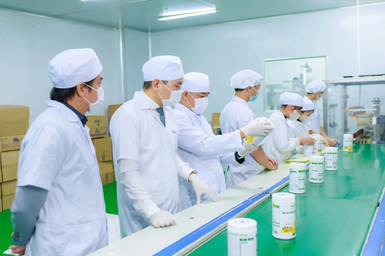 Dây chuyền sản xuất tại nhà máy NutriHealth